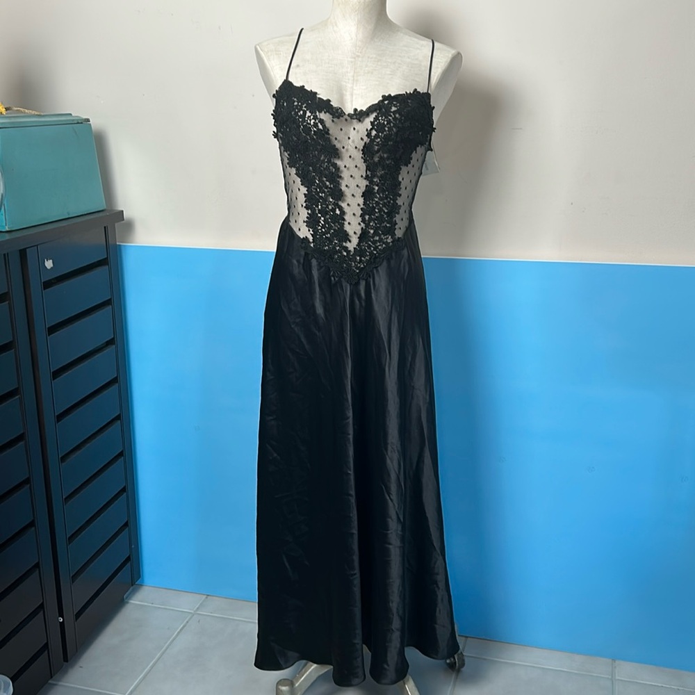 Flora NIKROOZ maxi Satin Slip Size small with floral chest bridal
